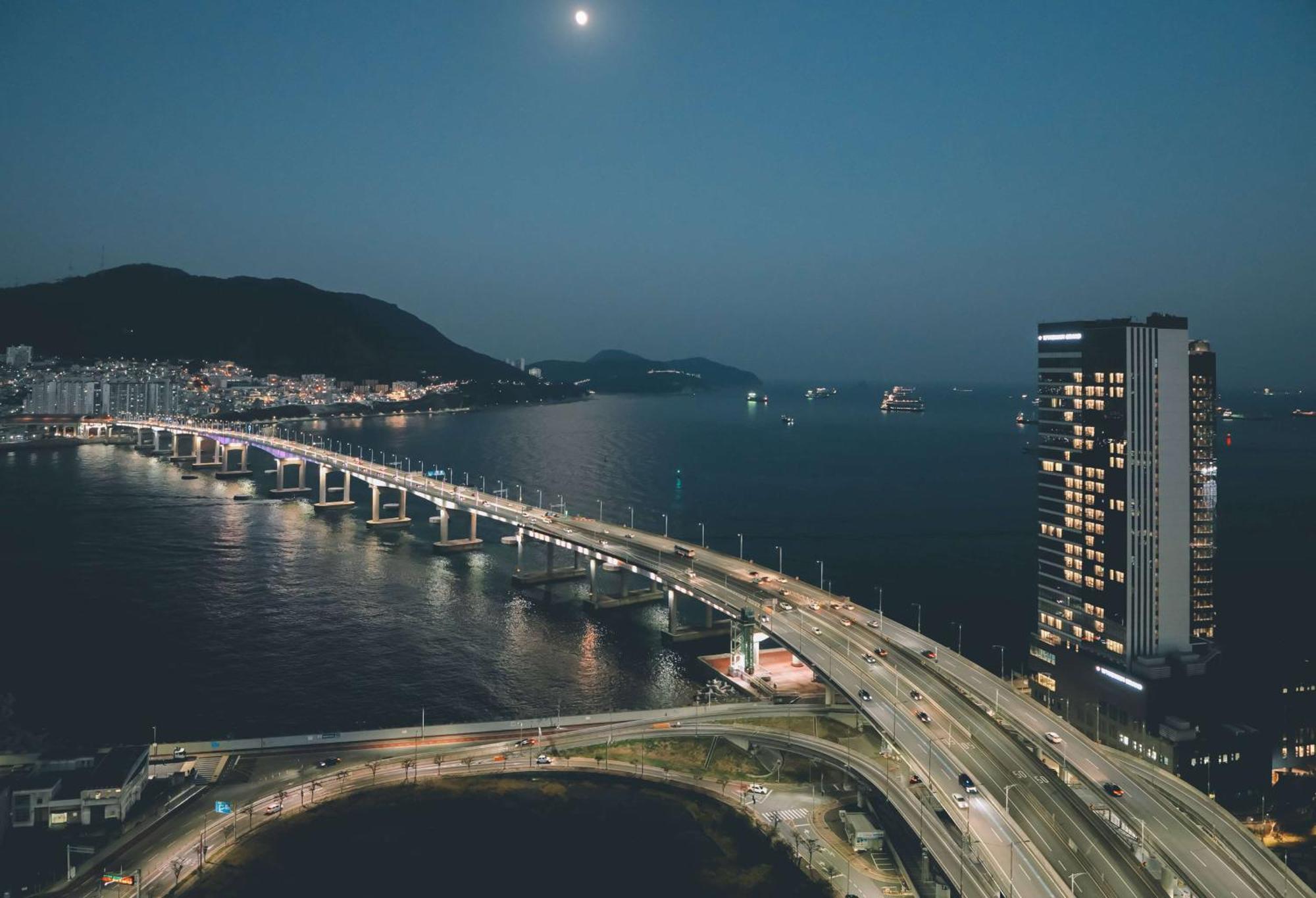 Wyndham Grand Busan Hotel Exterior photo